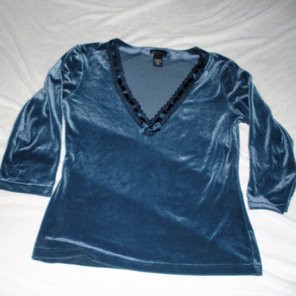 Victoria Secrets Moda International Velvet V neck top. SZ M